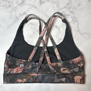 Size 4 women’s Lululemon Sports Bra. Good condition